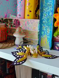 Image 2 of Dragón bebe dorado llavero 