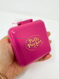 Image 3 of Ensemble bracelet et Polly Pocket Carré fushia parc d'attraction
