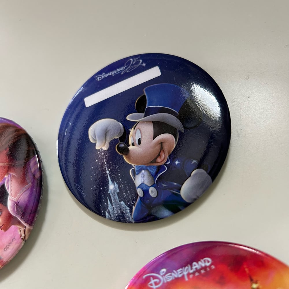 Image of LOT 4 BADGES DISNEYLAND PARIS