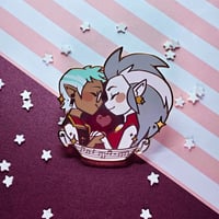 Raieda Smoochy Pin