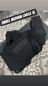 Essentials Black Design 3