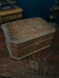 Image 12 of Superbe boîte à bijoux en cuir, soie capitonnée bronze, fin XIXème s.