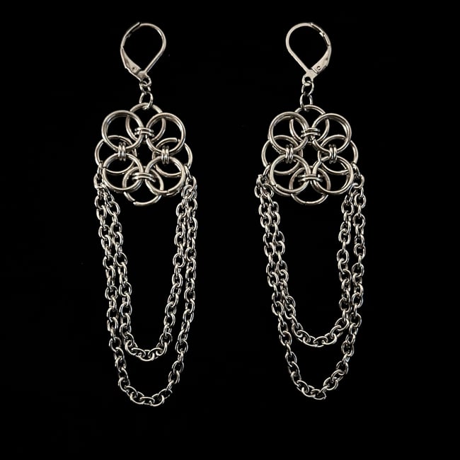 helm flower dangle earrings 