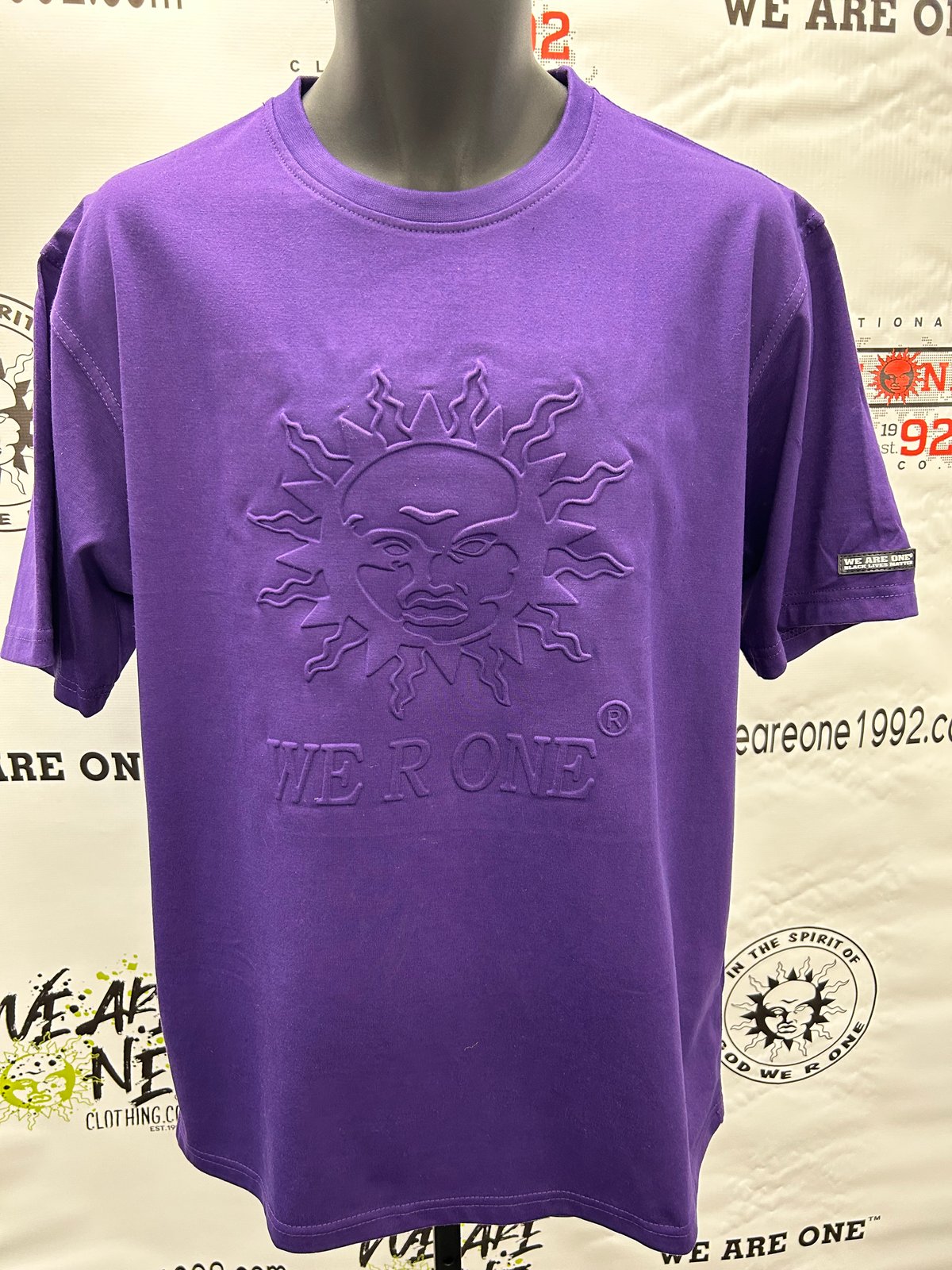 EMBOSSED LOGO CREW T-1 | We R One