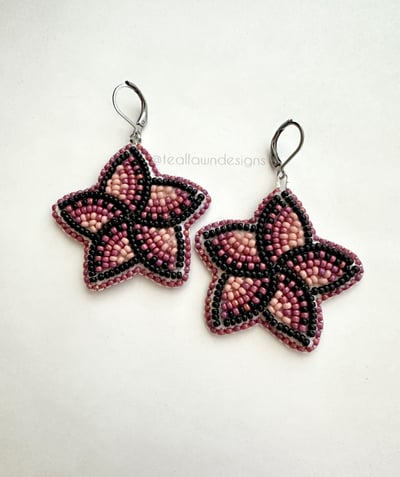 Image of Beaded Plumeria Flowers - Pink & Black ombre