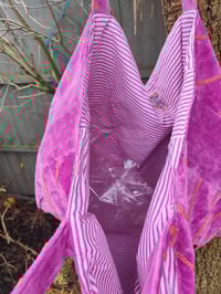 Image 3 of Wanderlust - Velvet oversized tote bag HOT PINK