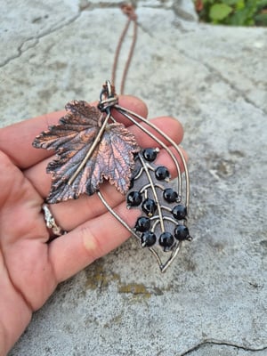 Currant pendant 