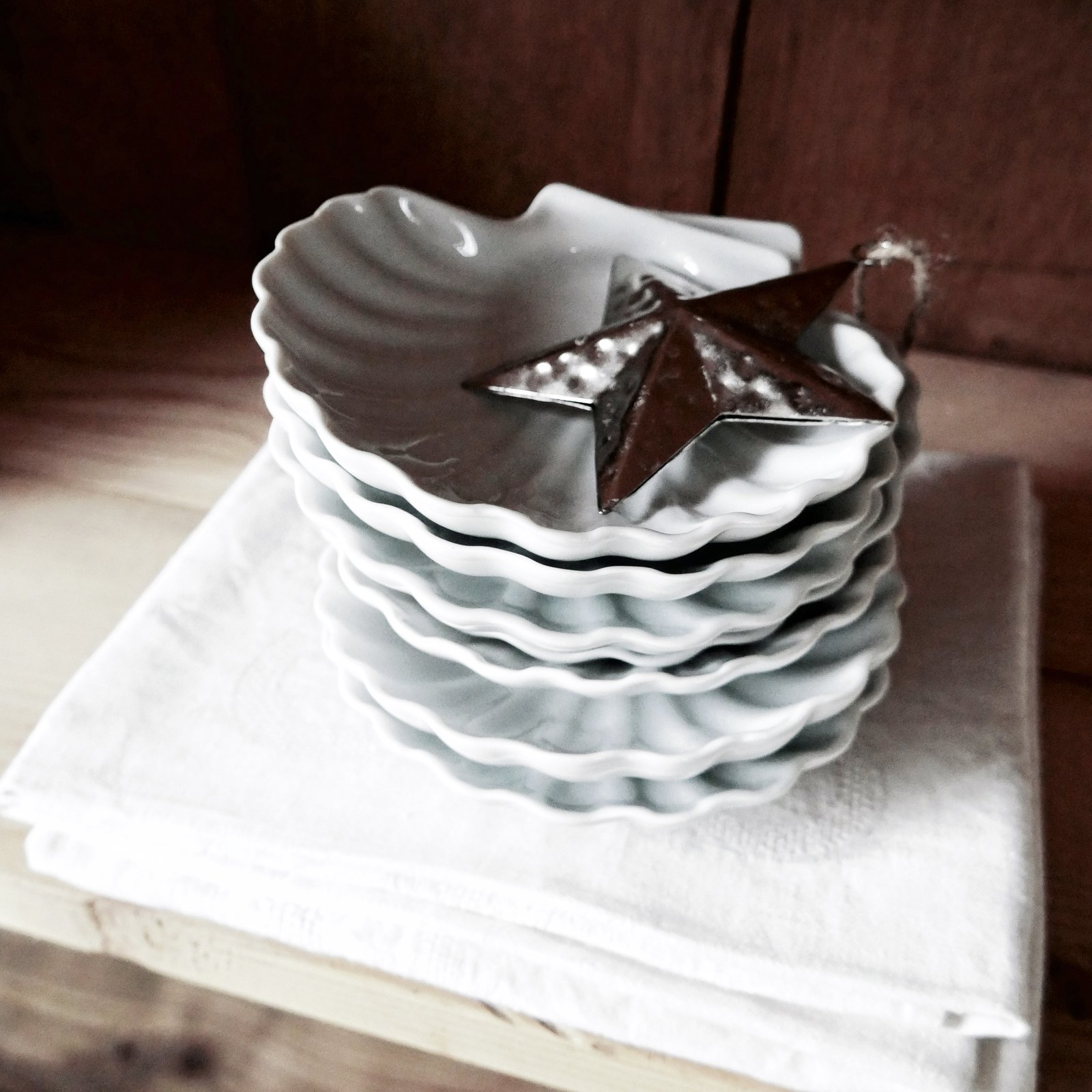 12 Coquilles Saint-Jacques En Céramique Blanche + 12 Fourchettes Inox – Fabrication France
