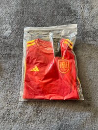 Image 3 of Spain red kit 