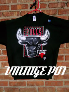 Image of BULLS black crewneck LARGE