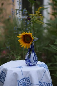 Image 5 of Blumenvase, weiss-blau, mundgeblasen