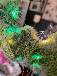 Image 4 of Emerald Glow Strain 8" Wreath