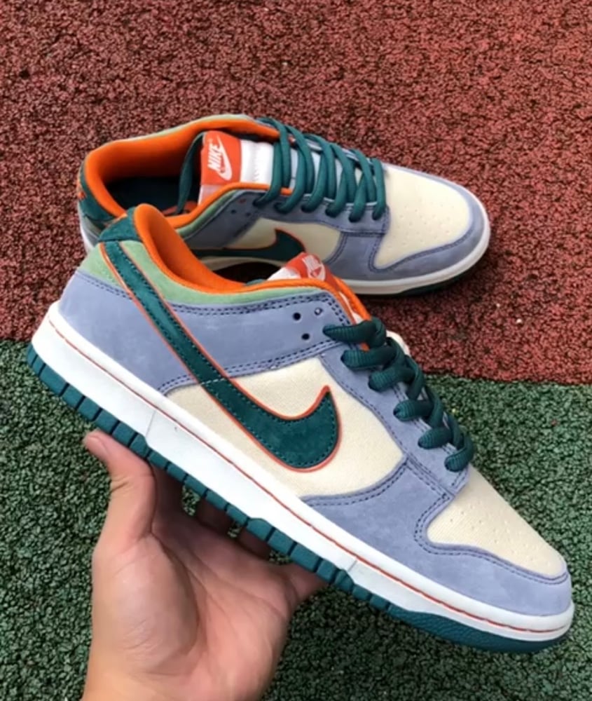 Image of Dunks & more shoe vendor