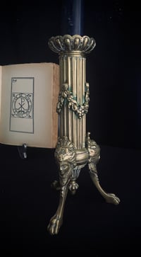 Image 1 of Bougeoir Napoléon III en bronze doré massif, pattes de lion et têtes de femmes