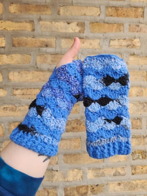 blue/black shell stitch arm warmers