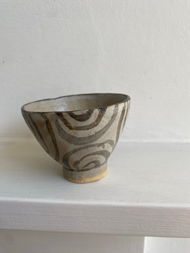 Deep footed bowl (black crest) Image 4
