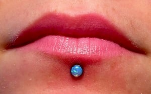 LABRET PIERCING SERVICES