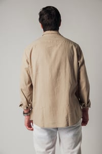 Image 2 of Camisa de lino tierra