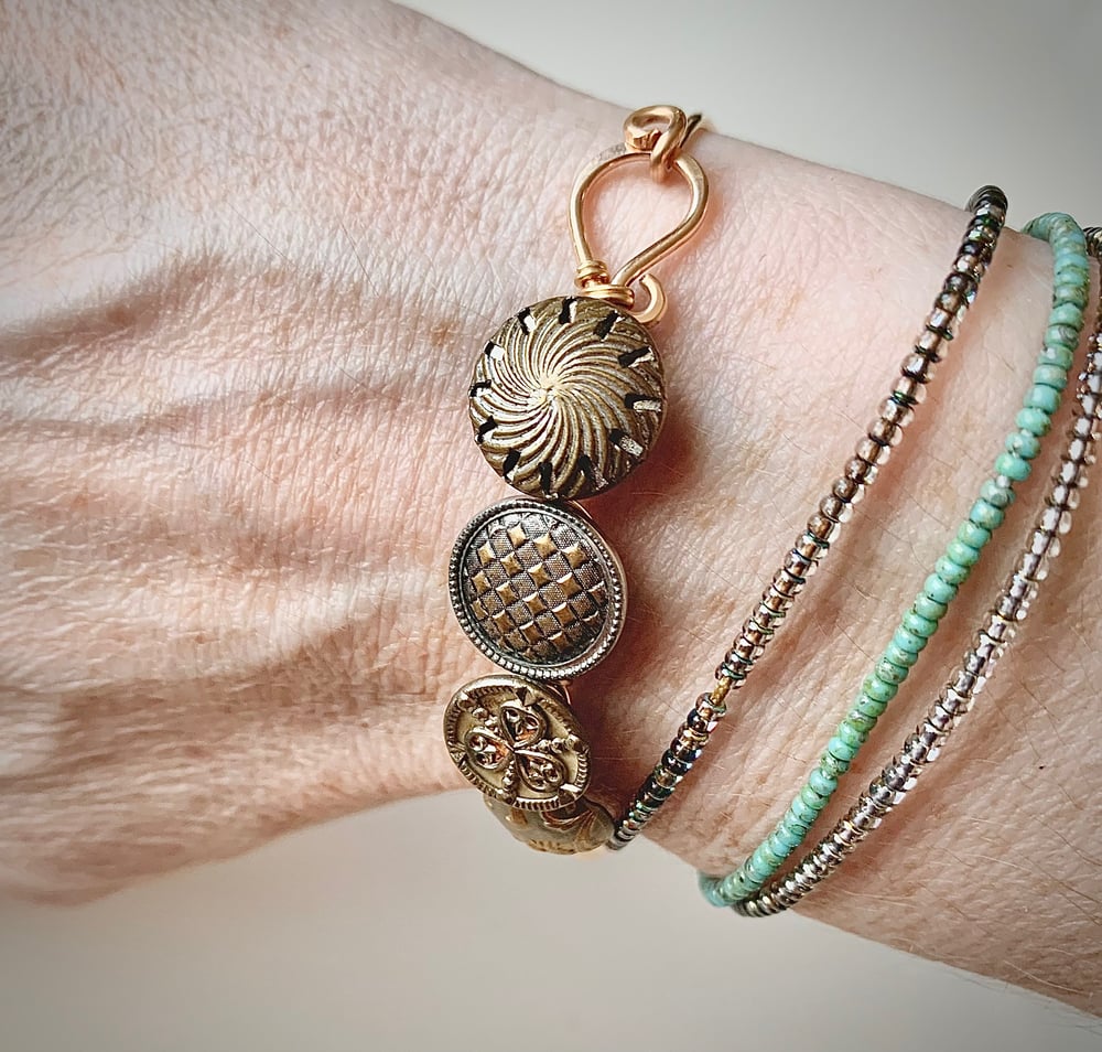 Image of "Lucky Lady" Button Bracelet