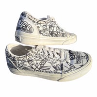 Image 2 of 1 of 1 8.5W 6M EUR 39 low top old skool vans