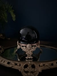 Image 5 of Sublime boule d’obsidienne œil céleste naturelle et support en laiton et cuivre, XIXème siecle