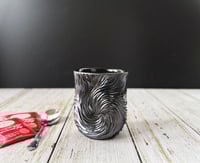 Image 1 of 550 Swirl Thumb Cup