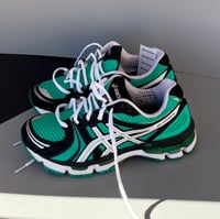 Image 3 of size: us10W uk8 eu42 cm27