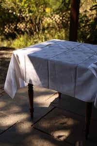 Image 1 of 1 Tischdecke, Traubenmuster