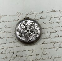 Image 3 of Très beau pendentif, miroir de châtelaine, ou miroir à mouches, cuivre plaqué argent, 19eme s.