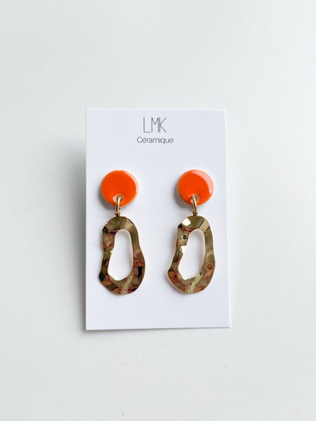 Image of Paire de boucles d'oreilles céramique et plaqué or ONDULA GOUTTA PERCA orange 