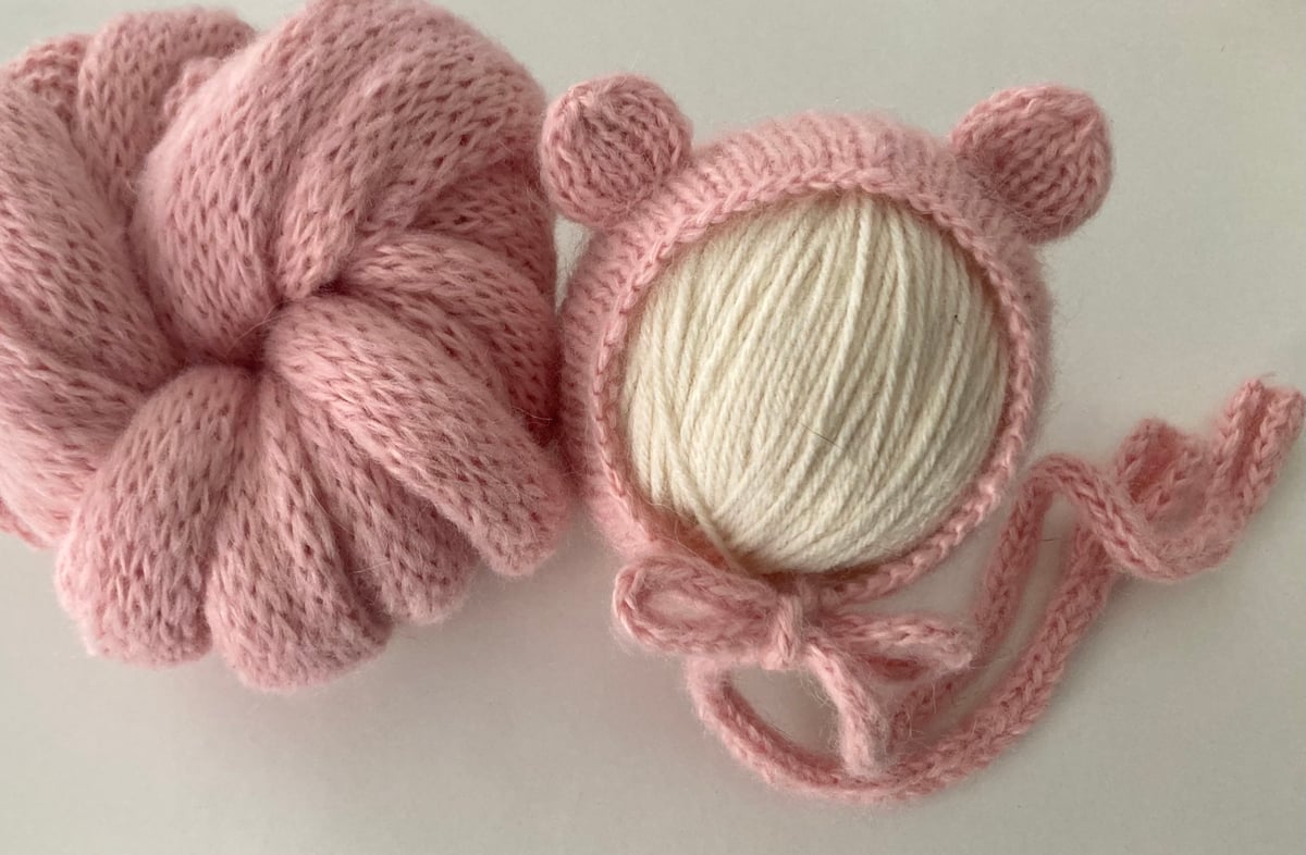 Image of Pink alpaca sweater knit wrap set 