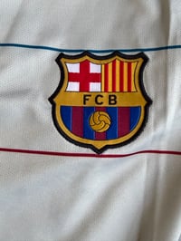 Image 2 of     FC Barcelona 2005/06 Away Jersey – Ronaldinho #10 White Edition