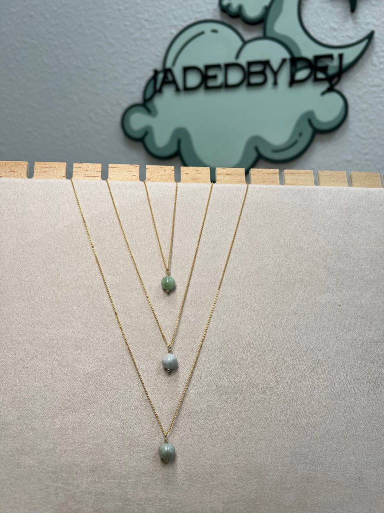dainty jadeite bead necklace  Image 2