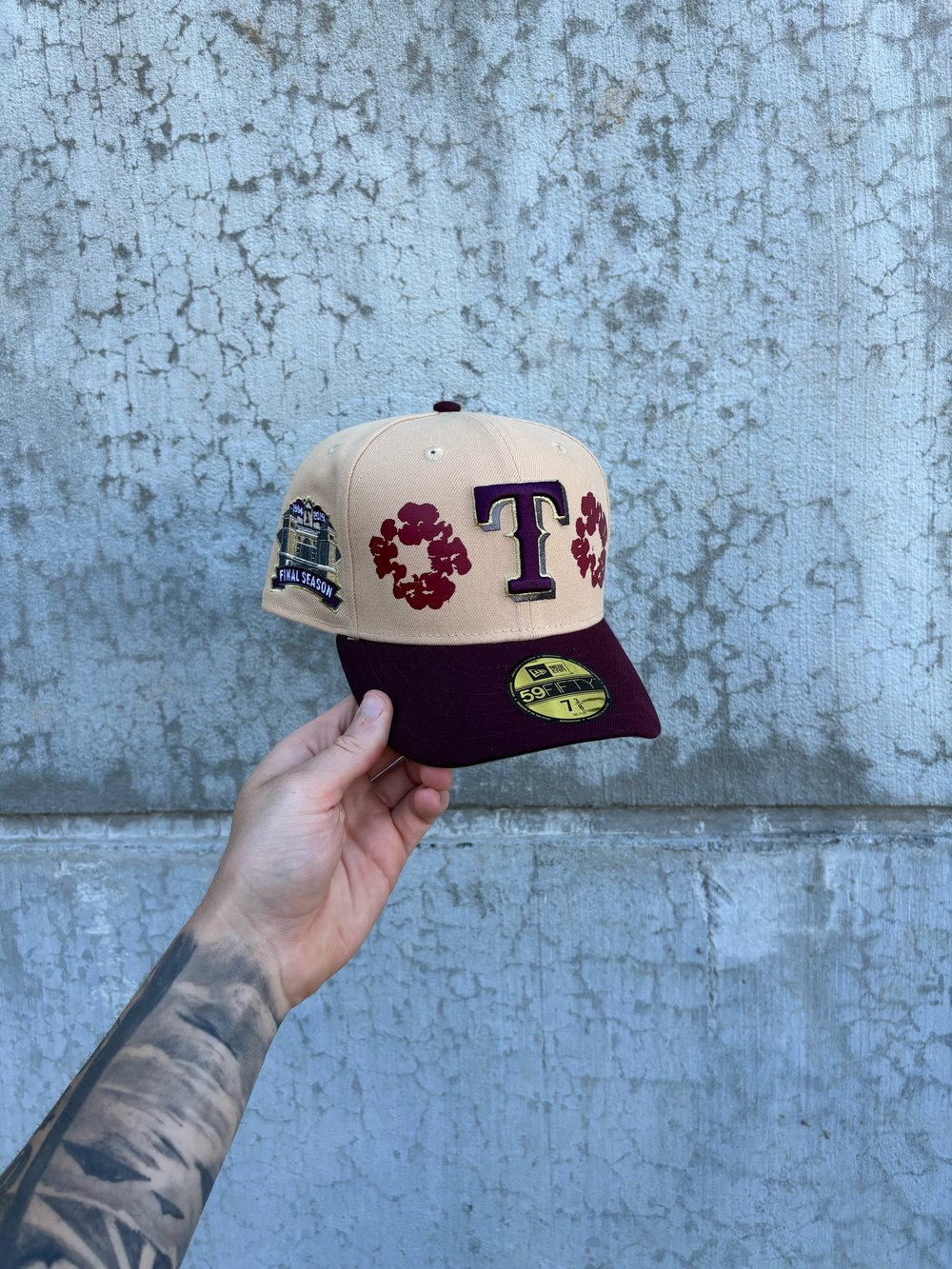 Image of MAROON VISOR TRI TONE TEXAS RANGERS CUSTOM FITTED CAP