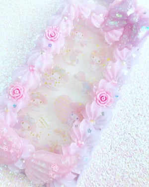 Image of Rhinestone or Whipped Resin Border Case 