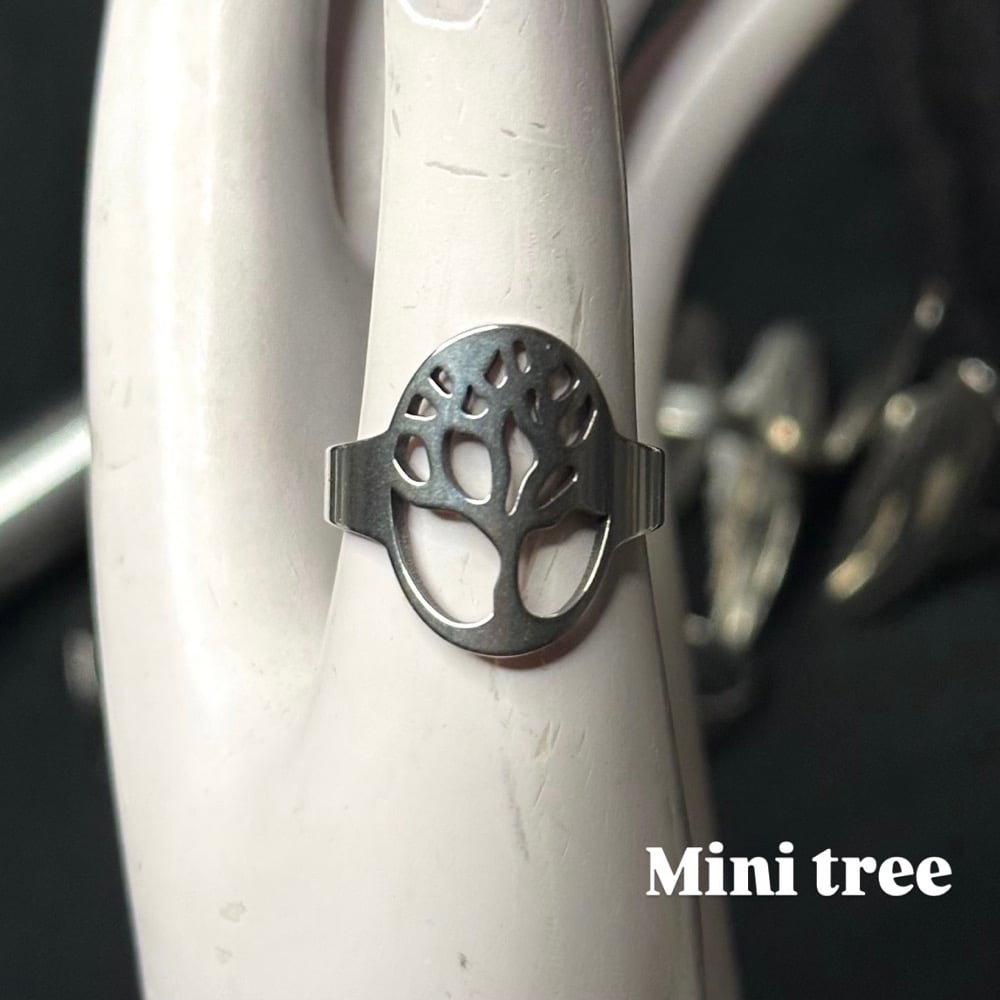 Image of carved tree ring