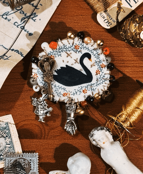 Image of Broche Cisne