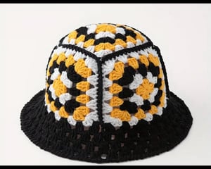 Crochet Bucket Hat with Floral Pattern