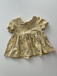 Image 1 of Vtg yellow Floral top 