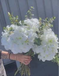 Image 1 of Hydrangea bundle (with or without vase). 