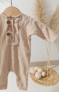 Image 2 of Newborn onesie for photoshoot | Bill | beige | fotorequisiten | accessoires photo