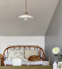 Image 3 of Suspension festonnée blanche 