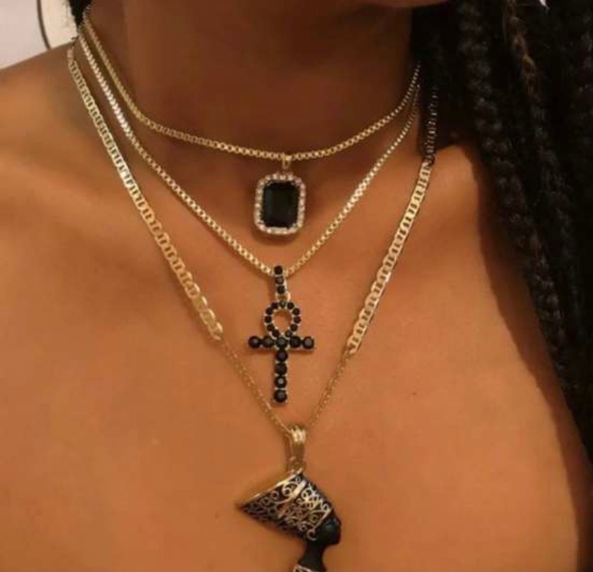 Image of Gold and Black Queen Necklace Set