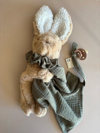 Image 4 of DOUDOU LAPIN ET SES OREILLE SHERPA 26 CM