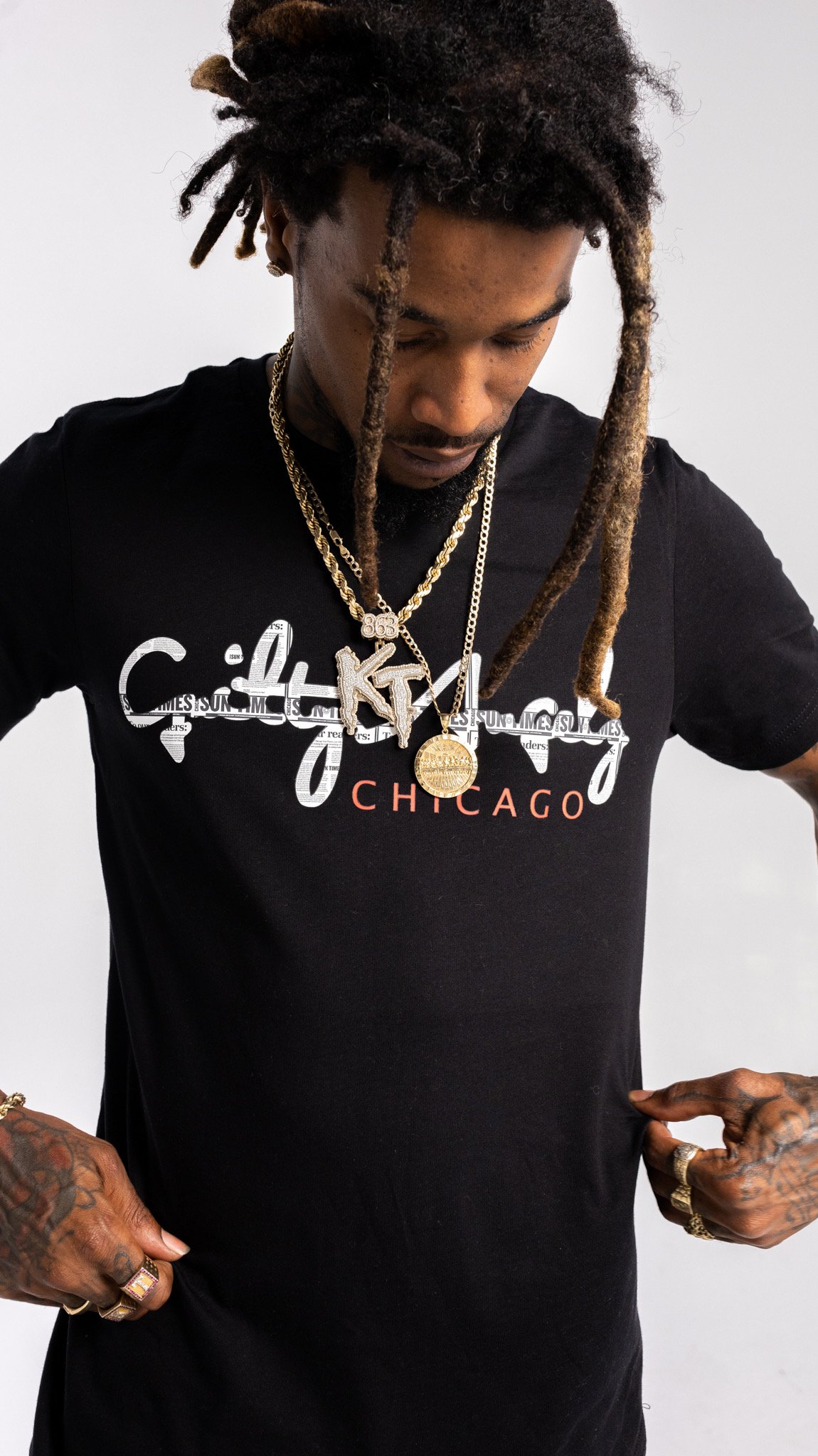 Image of Chicago sun-times signature tee.