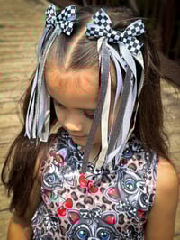Image 3 of Neutral Streamer Bows