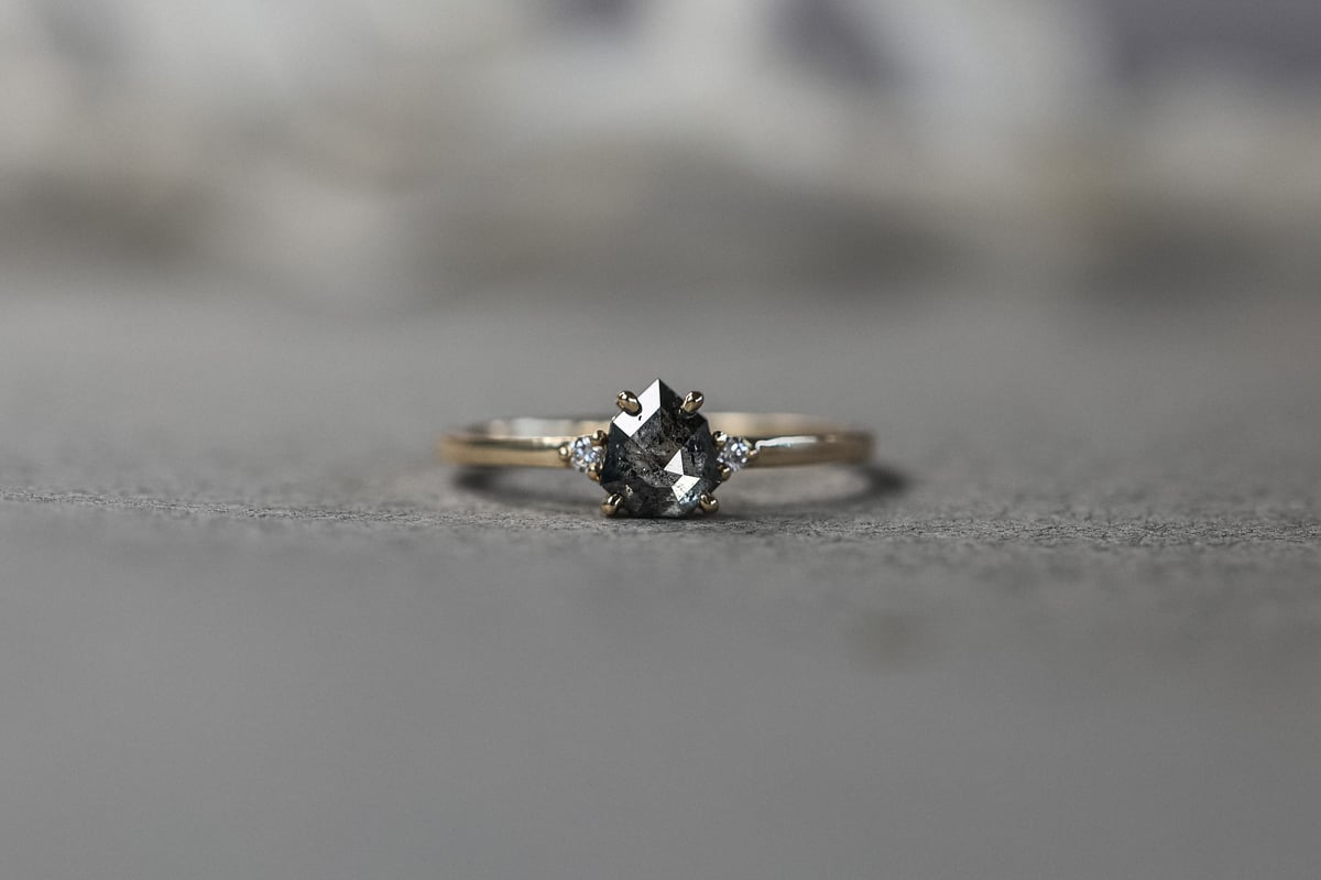 Image of 18ct gold heptagonal dark grey diamond trilogy ring (IOW196)