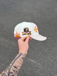 Image 3 of SWEATER BRIM MULTI TONE NEW YORK METS CUSTOM FITTED CAP