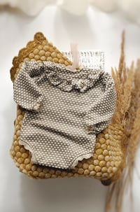 Image 1 of Photo prop | Newborn bodysuit for photoshoots | Martella | neutral brown | dots