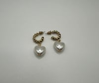 Heart pearl earring